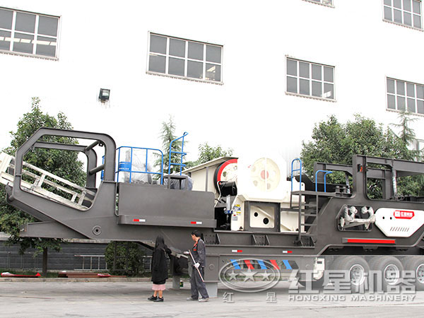 輪胎鄂式移動(dòng)破碎站