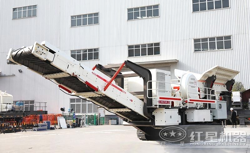 移動石子破碎機(jī):履帶液壓驅(qū)動行走