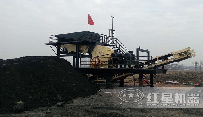 重錘式移動(dòng)破碎站碎煤現(xiàn)場(chǎng)