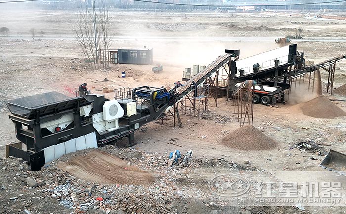 生產(chǎn)現(xiàn)場，生產(chǎn)的石料粒型較好