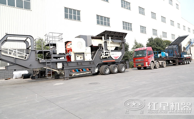 搭載顎破的移動破碎機(jī)