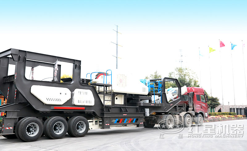 小型移動(dòng)式石頭破碎機(jī)發(fā)貨現(xiàn)場