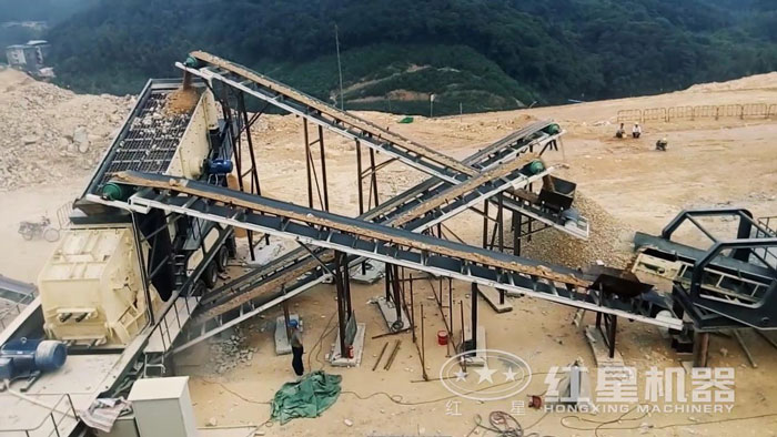 移動破碎站生產(chǎn)現(xiàn)場：移動反擊破