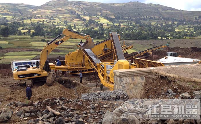 環(huán)保型輪式移動破碎站現場