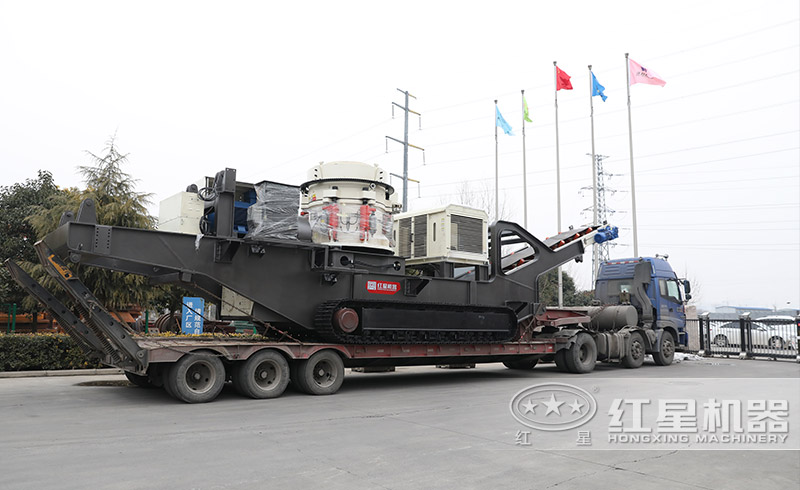 履帶式移動破碎篩分站發(fā)貨