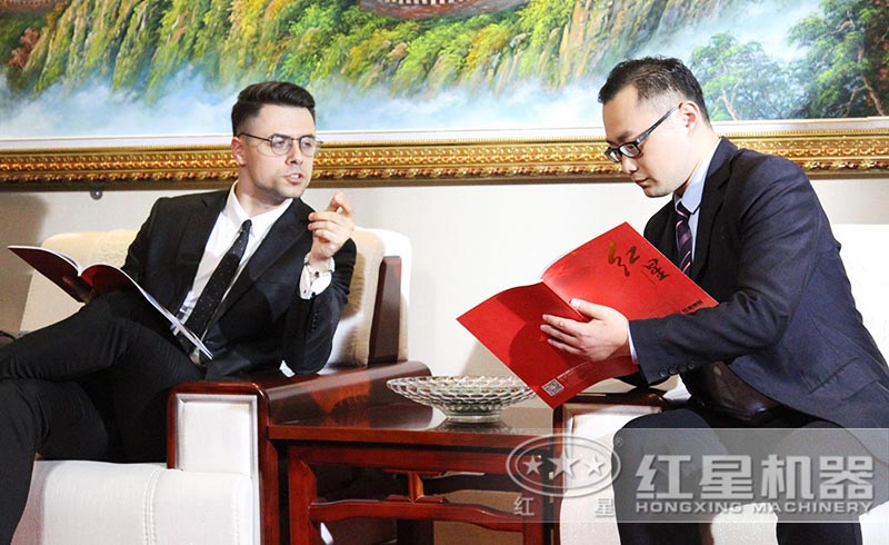 河南紅星移動(dòng)式軋石機(jī)，便宜的價(jià)格吸引無數(shù)用戶