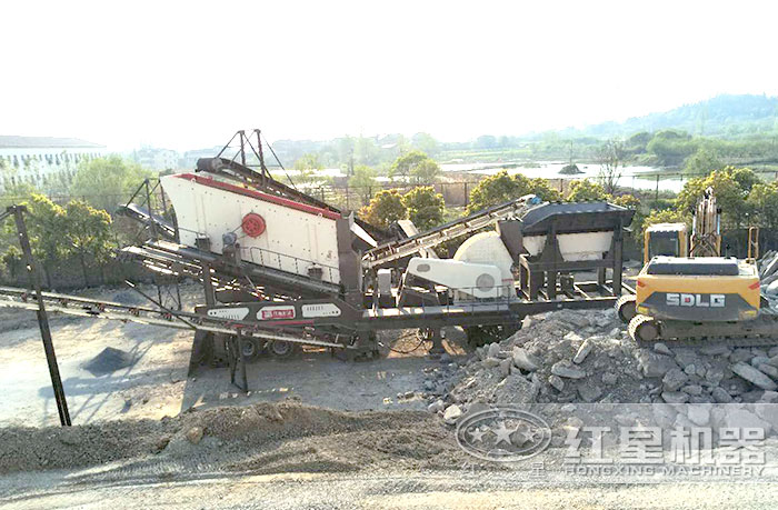 輪胎移動石子加工機搭載重錘式破碎機