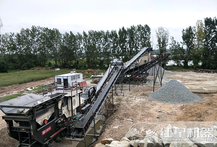 輪胎式移動(dòng)破碎機(jī)生產(chǎn)現(xiàn)場(chǎng)