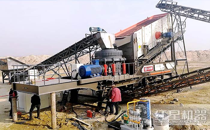 使用方便的移動(dòng)碎石加工機(jī)工作現(xiàn)場(chǎng)