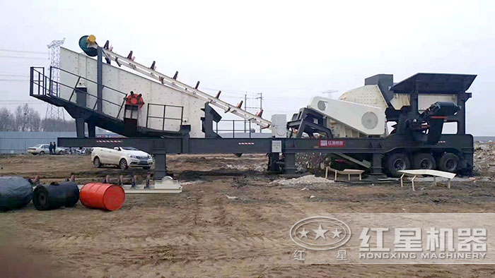移動石子破碎設備作業(yè)現(xiàn)場