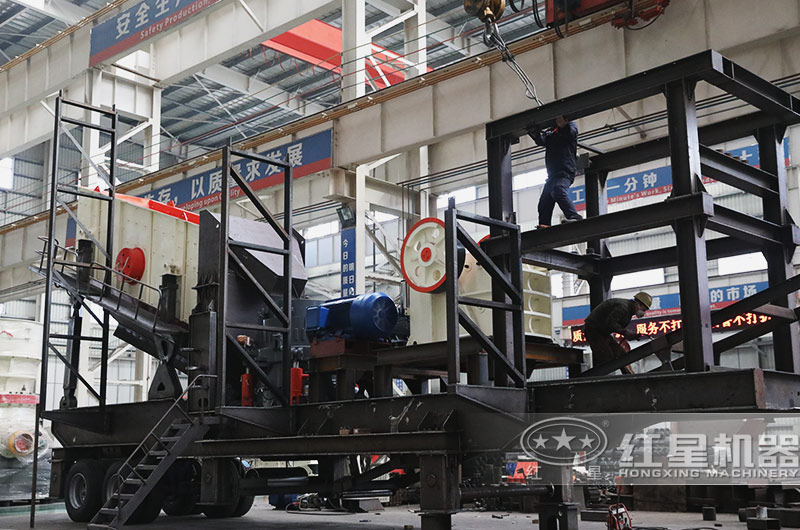 紅星移動粉碎機多機組合作業(yè)