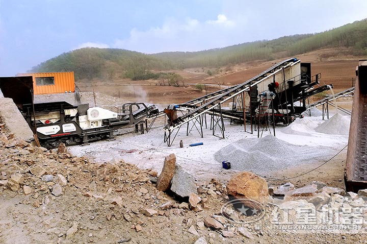 混凝土石塊破碎現(xiàn)場