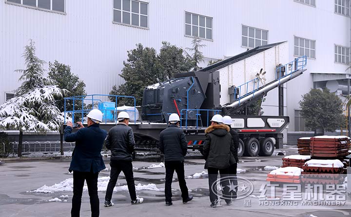 移動(dòng)鵝卵石制砂機(jī)一體式設(shè)備