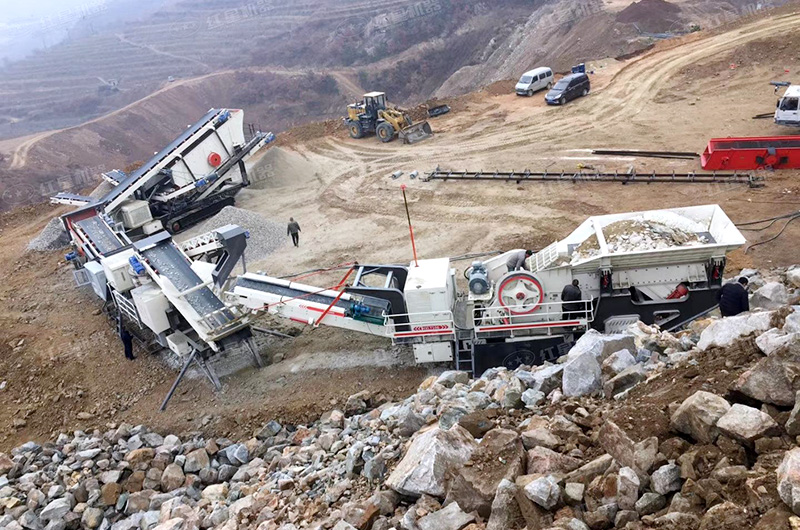 移動(dòng)制砂生產(chǎn)現(xiàn)場(chǎng)