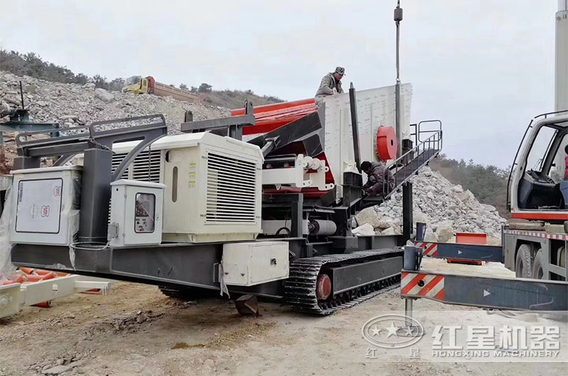 移動(dòng)式建筑垃圾破碎機(jī)現(xiàn)場